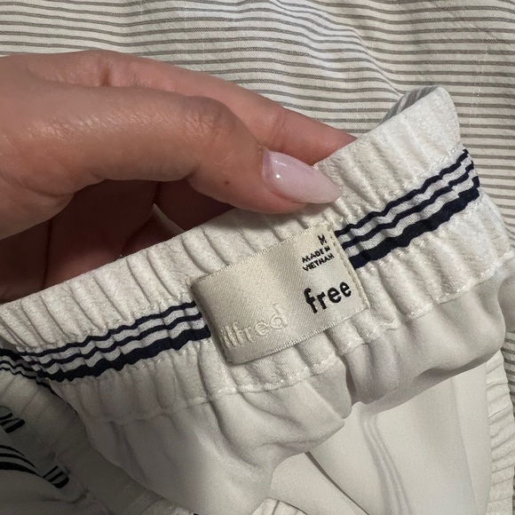 Aritzia Wilfred Free White Flowy Pants - Picture 3 of 3